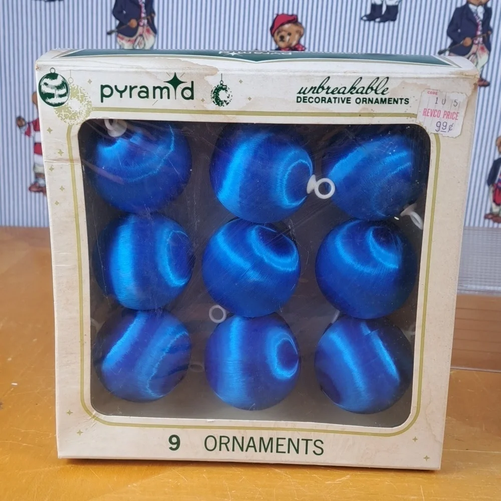 27 Vintage Pyramid Satin-Sheen unbreakable decorative ornaments red/gold/blue
